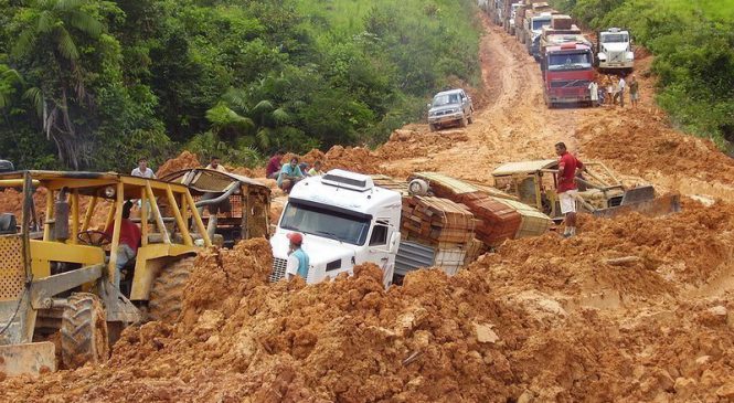 Obra para evitar atoleiros na BR 163 não deve ser concluída este ano, diz ministro