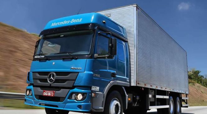 Atego comprova sua robustez e versatilidade na capital do caminhão Mercedes-Benz