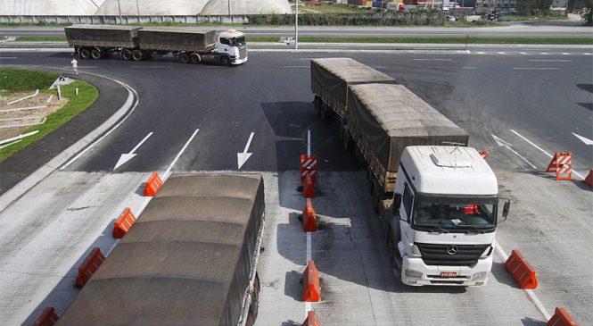 Sem filas, mais de 400 mil caminhões descarregaram no Porto de Paranaguá em 2017