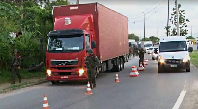 Estudo do Exército revela o dia da semana que ladrões preferem roubar cargas no RJ