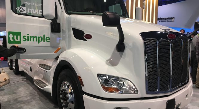 Caminhões autônomos da TuSimple, Peterbilt atraem atenção no CES show