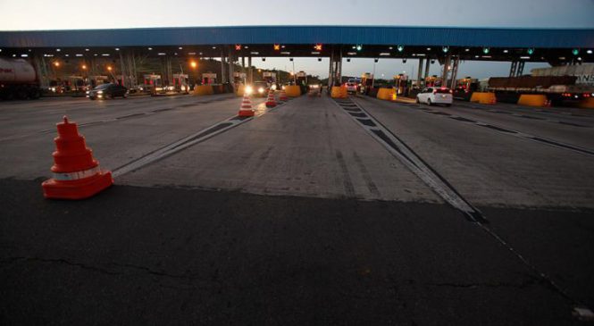 Concessionárias de rodovias aumentam pedágio, mesmo sem cumprir contratos