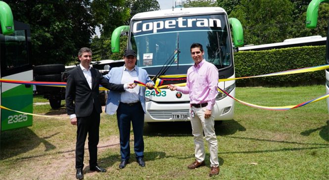 Mercedes-Benz entrega 50 ônibus para empresa de fretamento na Colômbia