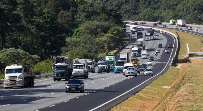 Em vez de tecnologia, rodovias mais movimentadas de SP estão inundadas de velharias