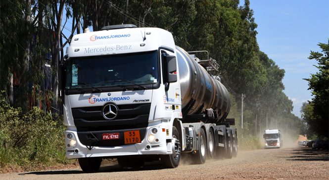 Mercedes-Benz realiza treinamento aos motoristas de caminhões Actros da TransJordano