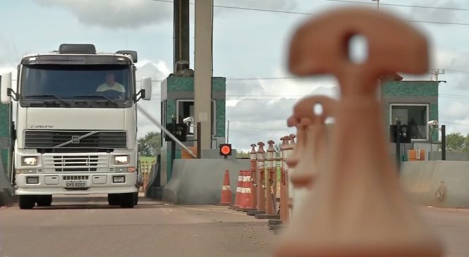 Mais de 200 motoristas são flagrados furando pedágio em rodovia de MT