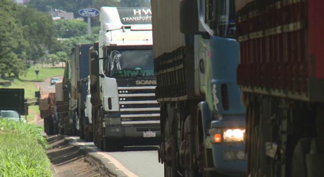 Paralisação de auditores fiscais prejudica vida dos caminhoneiros