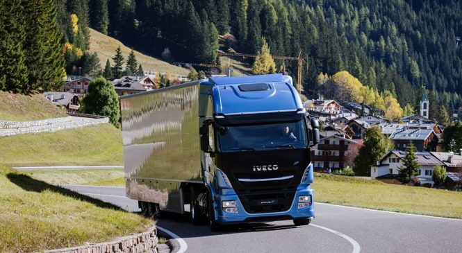 Caminhões IVECO movidos a GNC e GNL prontos para o futuro do transporte na Europa