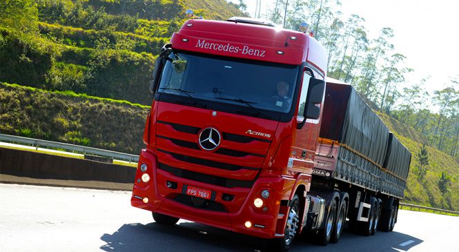 Mercedes-Benz aumenta as vendas de caminhões extrapesados no Sul com demonstrações e test-drive para clientes