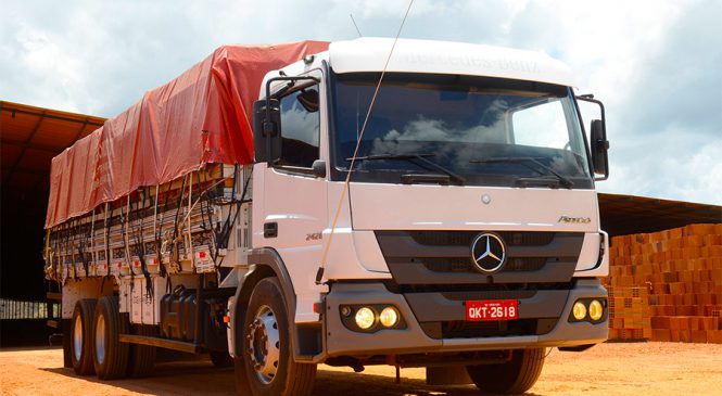 Motoristas destacam rentabilidade do caminhão Atego no transporte de cerâmica em Sergipe