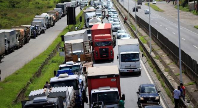 Contra nova greve, Câmara pode aumentar limite de pontuação da CNH