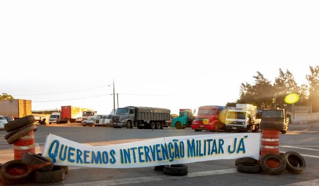 Defender intervenção militar é recorrer à tradição autoritária