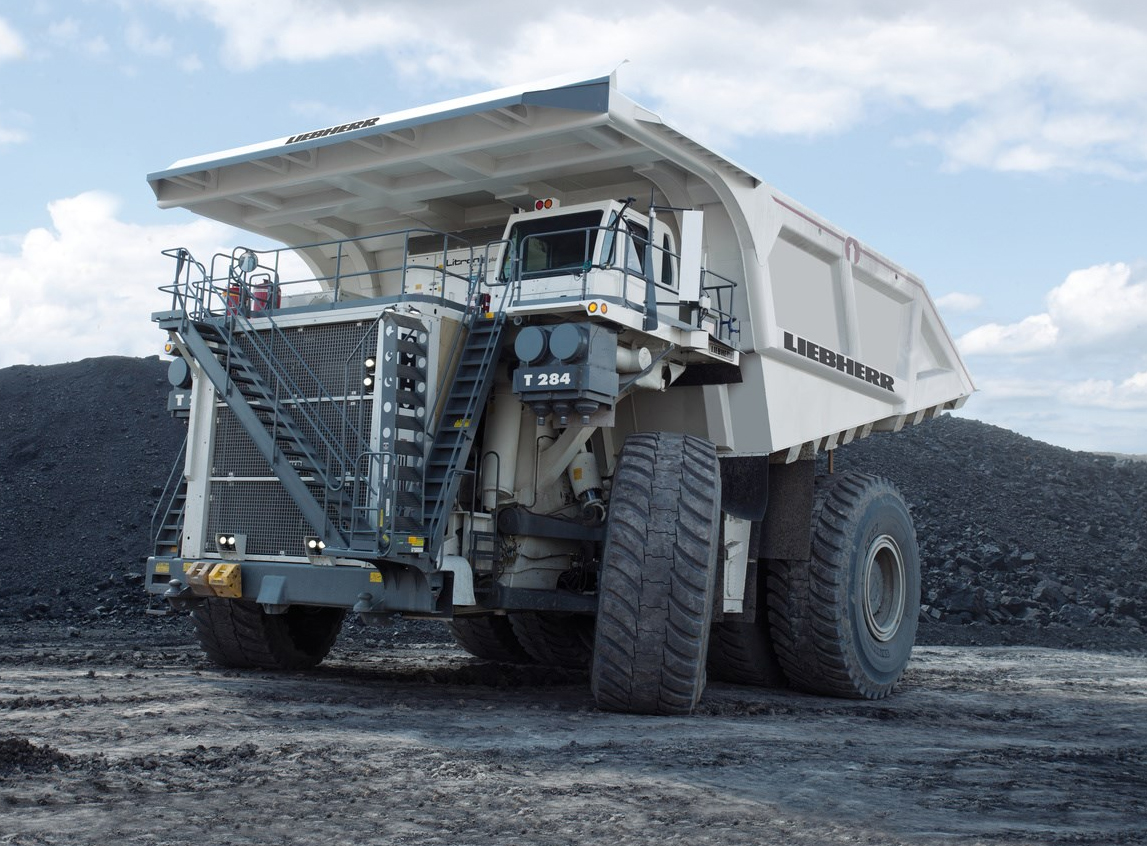 Liebherr T284, um gigante da mineração - Chico da Boleia