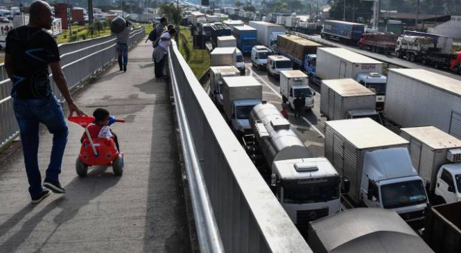 AGU recomendará a Temer veto à anistia aos caminhoneiros grevistas