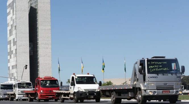 Caminhoneiros negam nova greve, mas falam em paralisação caso piso do frete caia