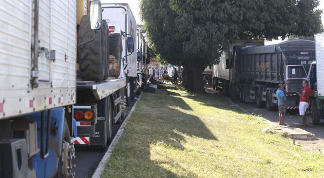 Senado aprova MP que fixa frete e dá anistia a caminhoneiros