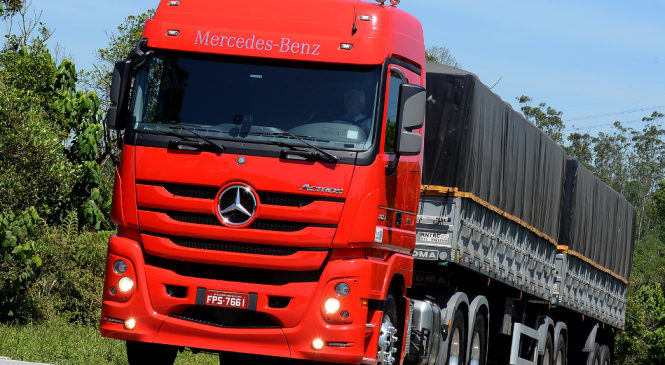 Crescem as vendas de caminhões extrapesados Mercedes-Benz no Sul do País