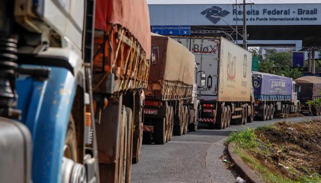 Caminhões terão horário de circulação restrito na Ponte da Amizade