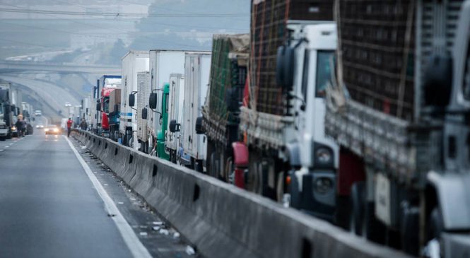 Fux derruba a própria decisão e autoriza multa a transportador que não seguir tabela de fretes