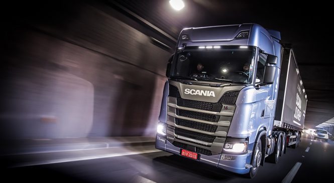 Scania abre loja na internet