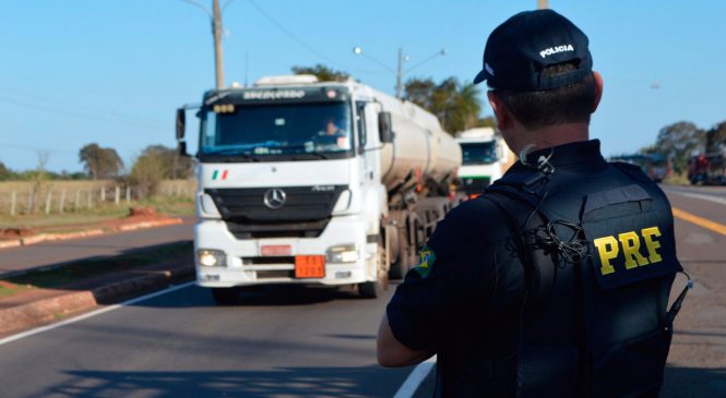 Caminhoneiros ignoram a lei e são flagrados com excesso de peso em rodovias federais do ES