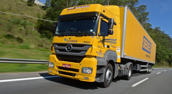 Mercedes-Benz vende 222 caminhões para Transpanorama que vão prestar serviços aos Correios.