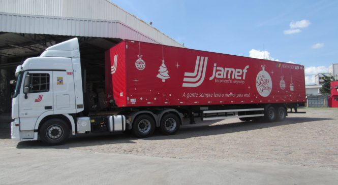 Jamef enfeita as carretas para o Natal