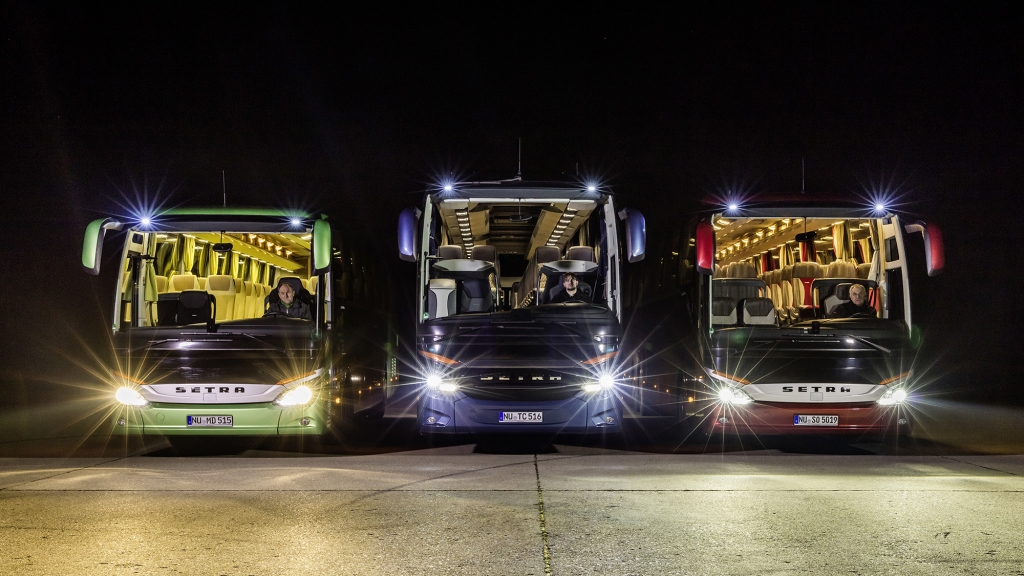 Os faróis de led e o ônibus iluminado