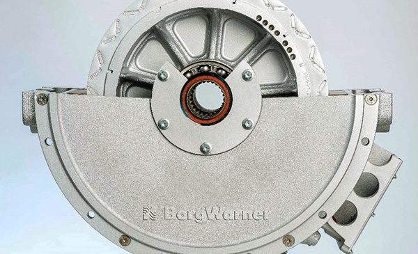 Motor Elétrico da BorgWarner Movimenta Caminhão Híbrido Plug-in.