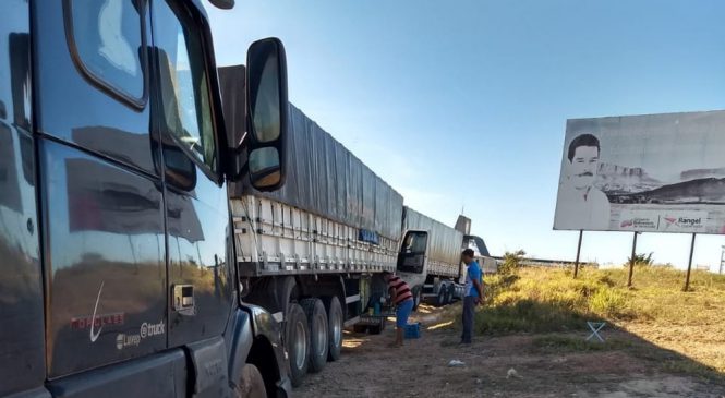 Com fronteira fechada, caminhoneiros brasileiros ficam impedidos de sair da Venezuela