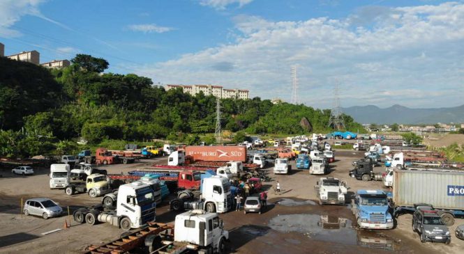 Docas selecionará área para estacionamento dos caminhoneiros