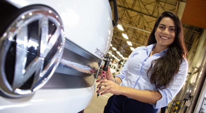 Programa Woman da Volkswagen Caminhões e Ônibus aumenta contratação de mulheres.