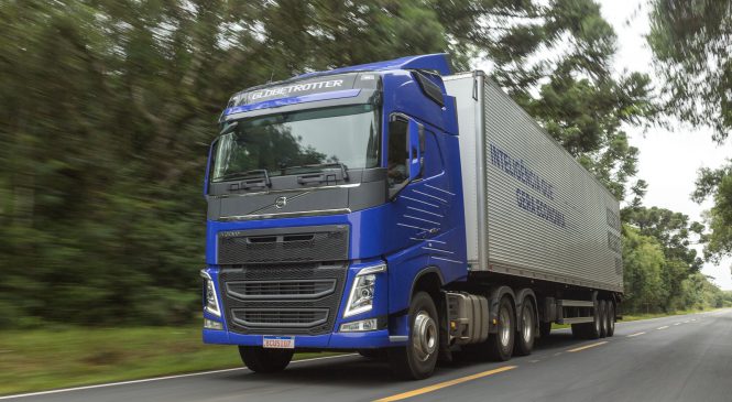 Nova tecnologia de Aceleração Inteligente faz Volvo FH ficar até 10% mais econômico