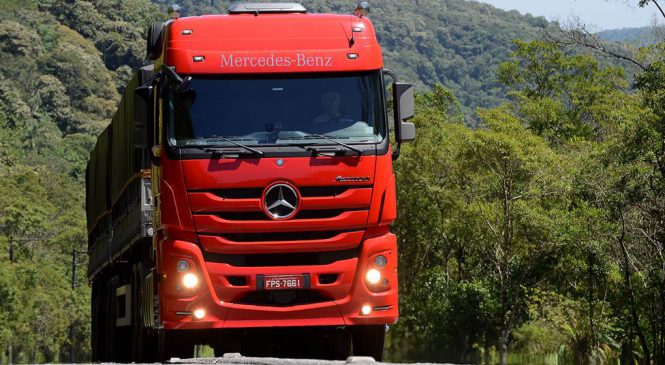 Caminhão Mercedes-Benz Actros 2651 é destaque na maior feira agro da região Norte