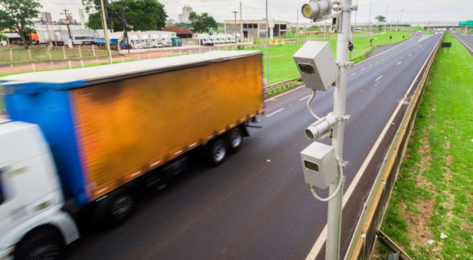 Motorista pode ter salário descontado em razão de multas de trânsito