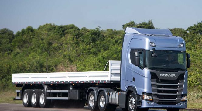 O novato Scania R450 foi o caminhão mais vendido em abril