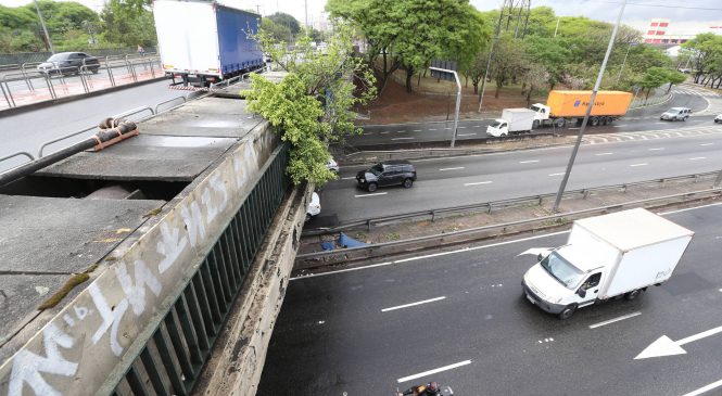 Tráfego de caminhões é proibido em ponte de São Paulo