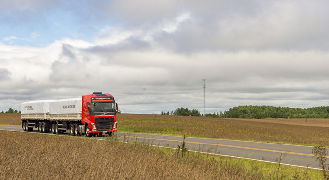 Pela quarta vez, Volvo FH é o caminhão pesado com o maior valor de revenda