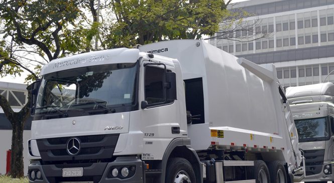 Mercedes-Benz Atego brasileiros com transmissões Allison chegam à Colômbia para coleta de resíduos