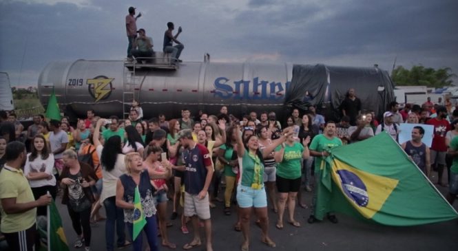 Documentário revela os discursos presentes na greve dos caminhoneiros de 2018