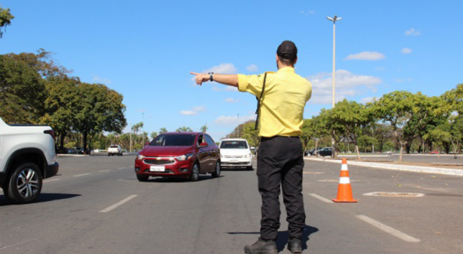 Detran-DF começa a testar aparelho em blitz da Lei Seca