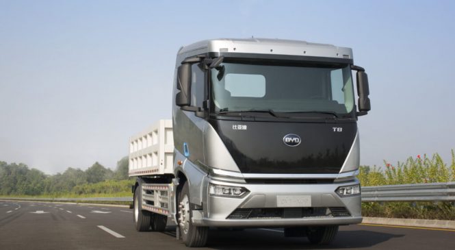 BYD chega à NL com três caminhões elétricos