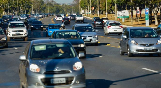 CCJ aprova dispensa de farol aceso durante o dia em rodovias integradas a áreas urbanas