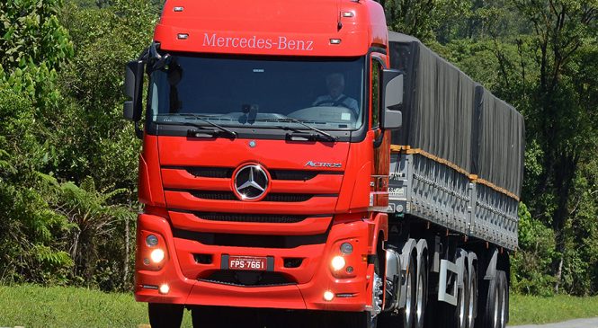 Actros 2651 é eleito o melhor caminhão do ano no Prêmio Top Truck TV