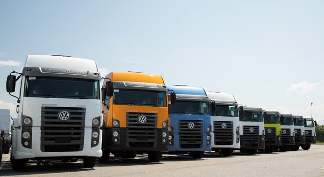 Volkswagen entrega mais de 1.500 caminhões para transporte de bebidas na América Latina