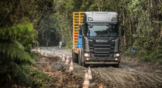 Motor V8 da Scania completa 50 anos