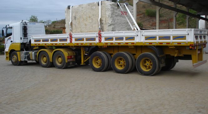 Contran estabelece novas regras para o transporte de blocos e chapas serradas de rochas