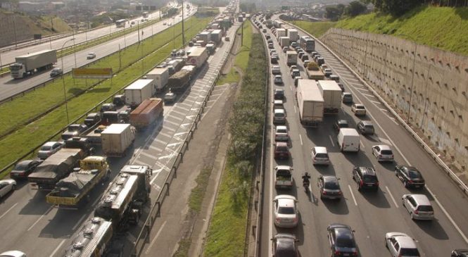 Feriado de Natal deve movimentar mais de 2,5 milhões de veículos nas rodovias estaduais que saem da capital