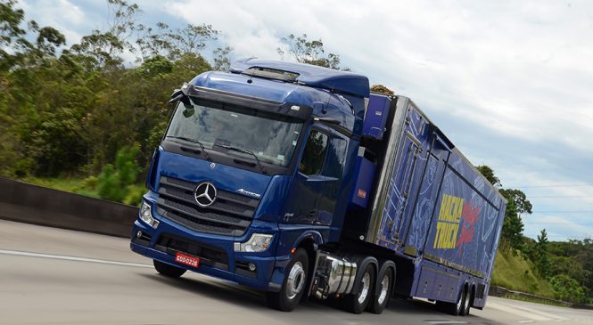 Mercedes-Benz junta-se ao Projeto Hackatruck para inovar com universitários pelo Brasil