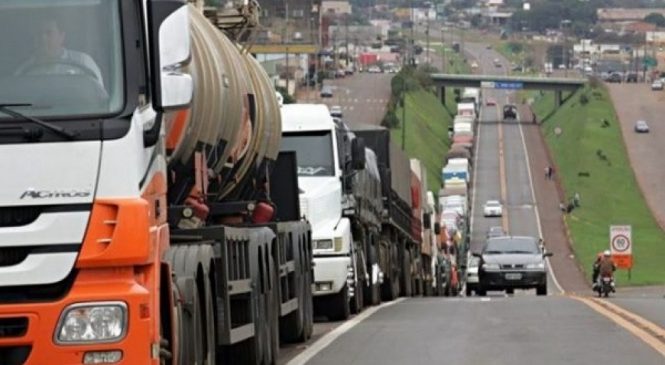 Começa dia 16 a vacinação para caminhoneiros, motoristas de transporte coletivo e portuários